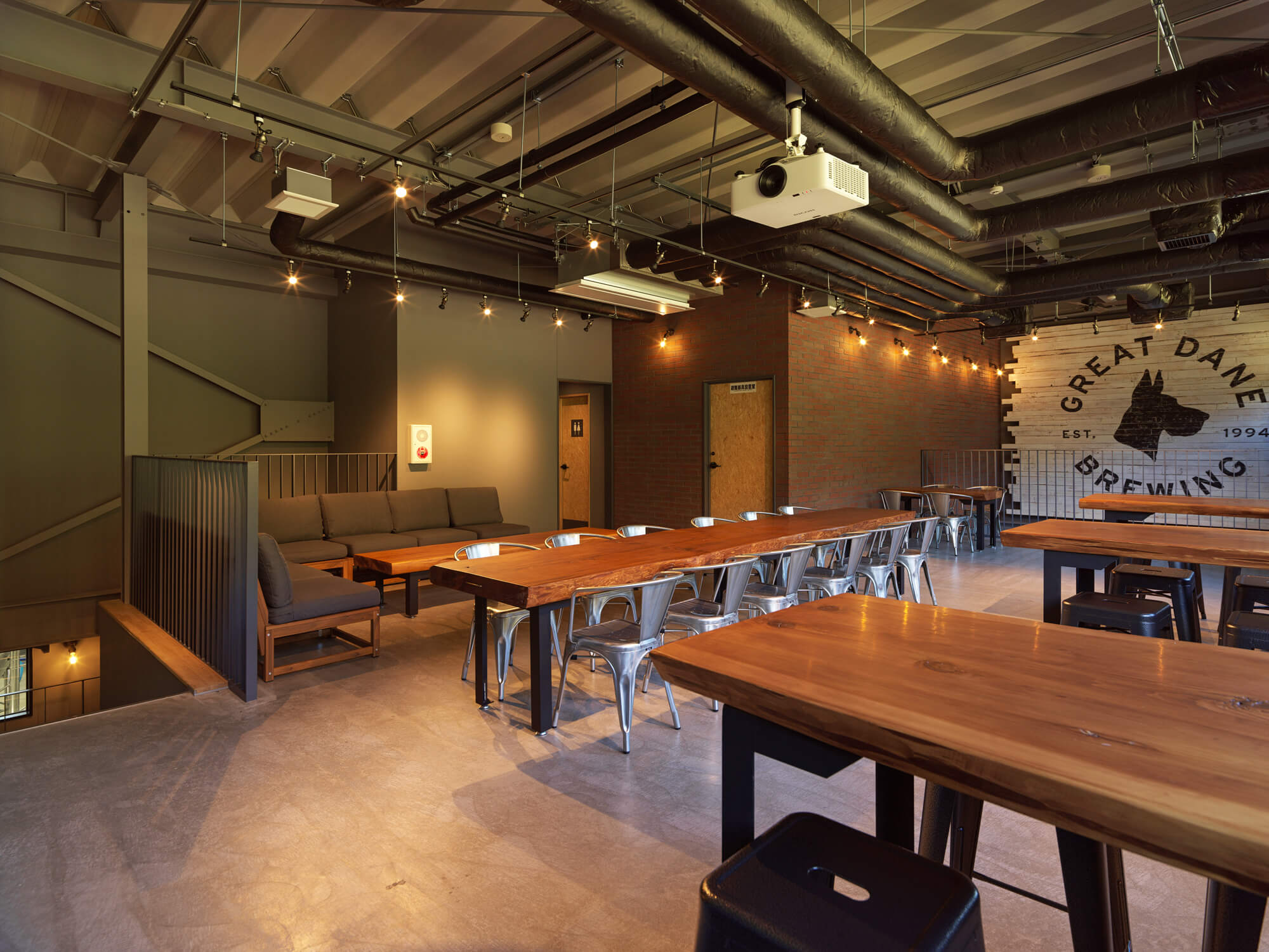 GREAT　DANE　BREWING